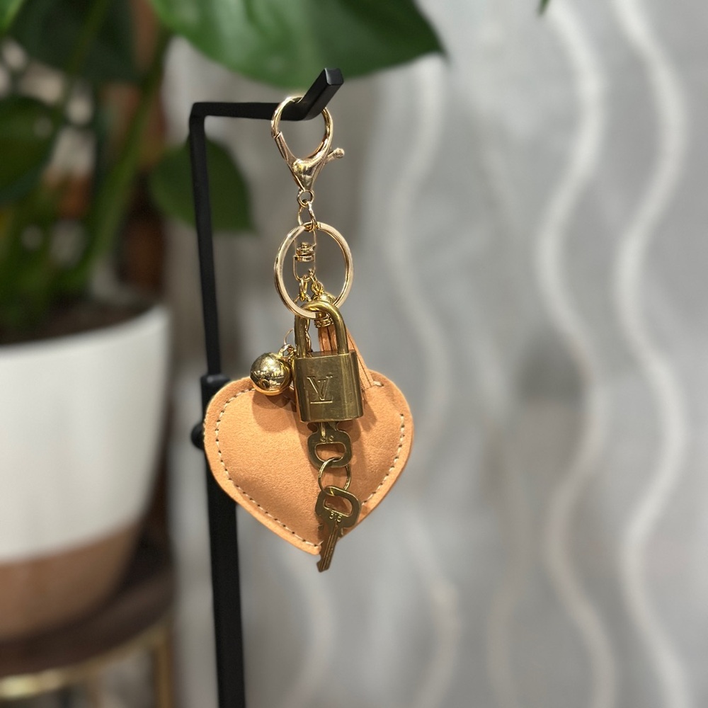 Authentic Louis Vuitton Lock & 2 Keys #315 w Unbranded Charm Rhinestone Heart - Picture 7 of 7